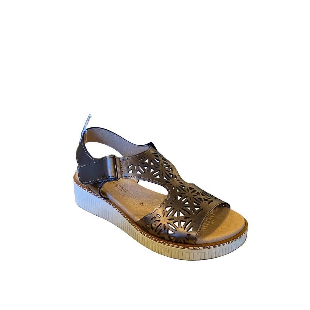 NEW ERIC MICHAEL women's trudy sandal in bronze